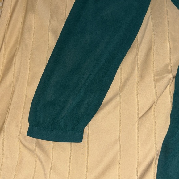 Green long sleeve shorts romper - Picture 2 of 6